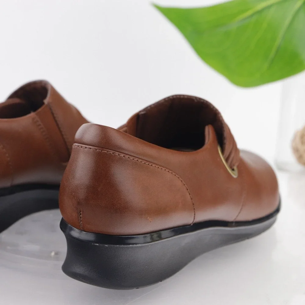 Clarks Womens Hope Shine Loafers Size 8 Brown Leather Flat Slip On Comfort Shoes